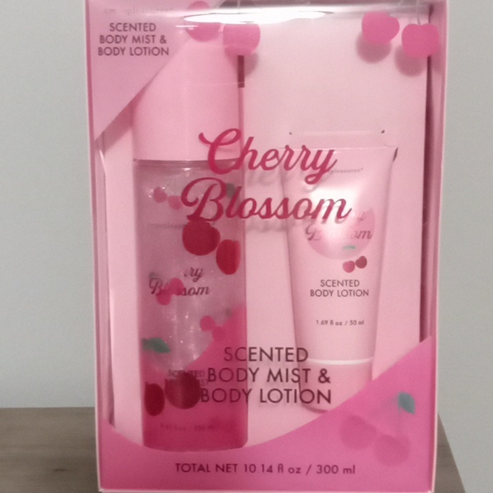 Simple pleasures Body Mist & Body Lotion Set new